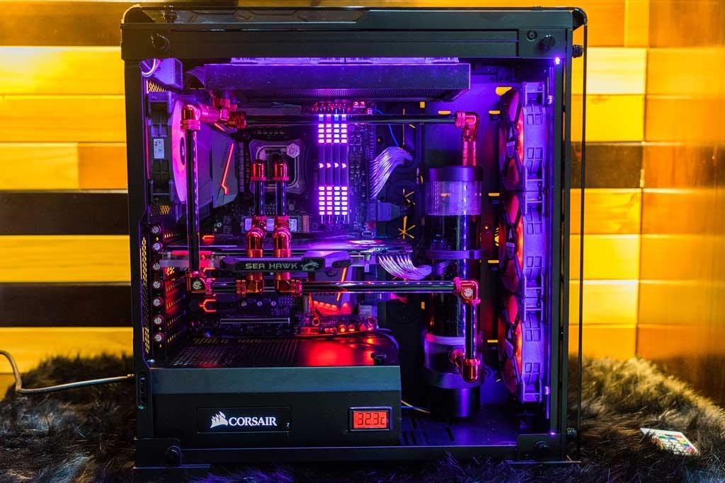 Vỏ máy tính trong suốt hấp dẫn người dùng